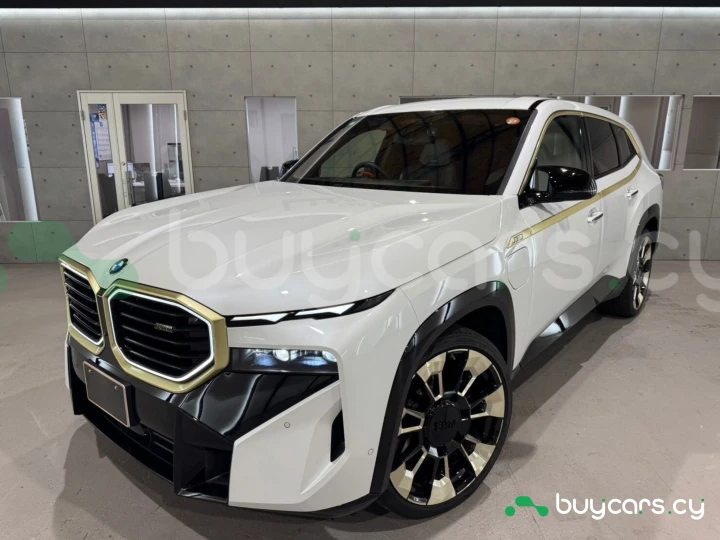 BMW XM Белый