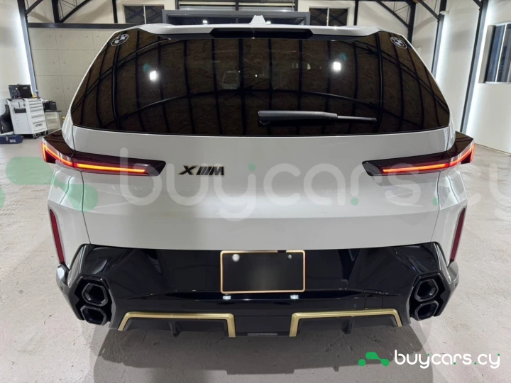 BMW XM Белый