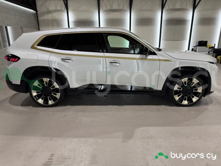 BMW XM Белый