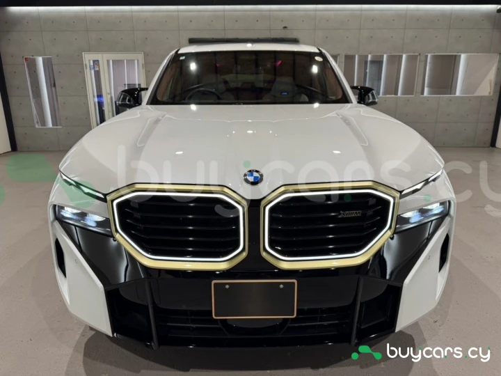 BMW XM Белый