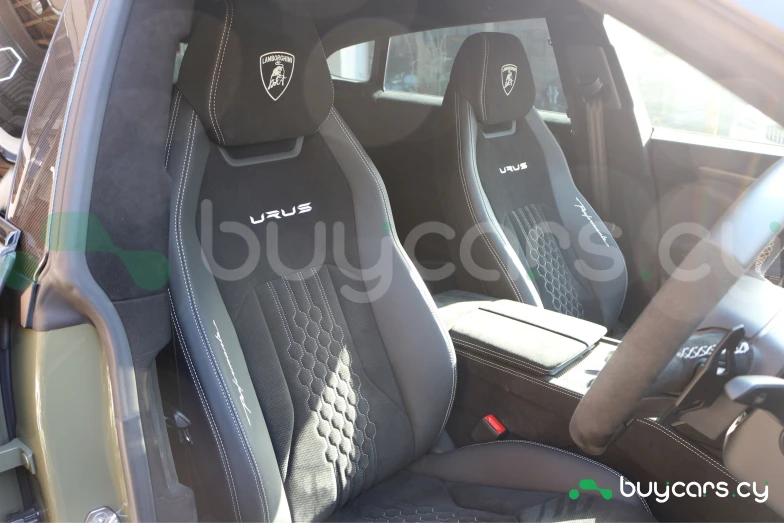 Lamborghini Urus Зеленый