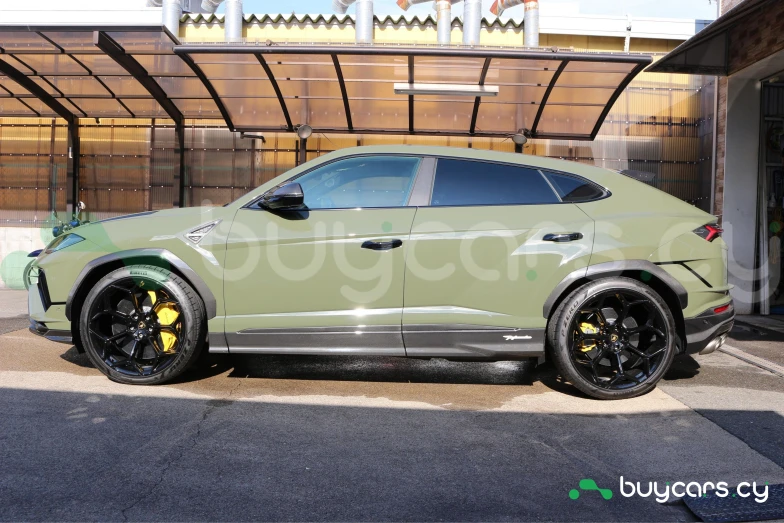 Lamborghini Urus Зеленый