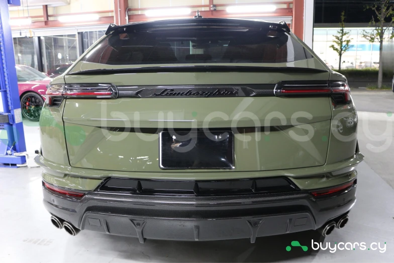 Lamborghini Urus Зеленый