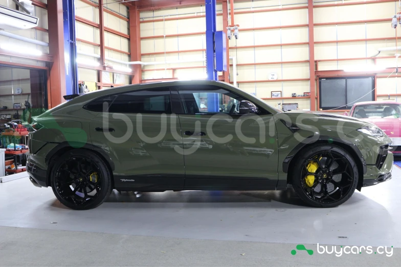Lamborghini Urus Зеленый