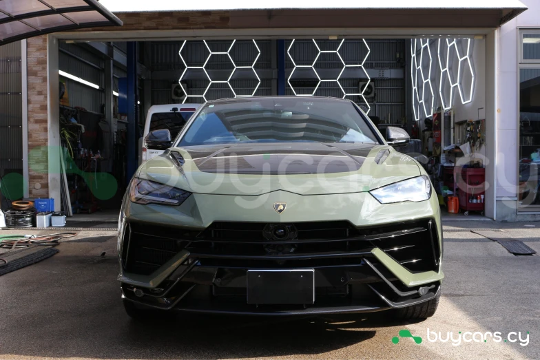 Lamborghini Urus Зеленый