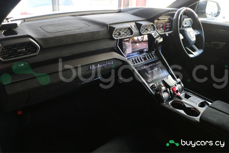 Lamborghini Urus Зеленый