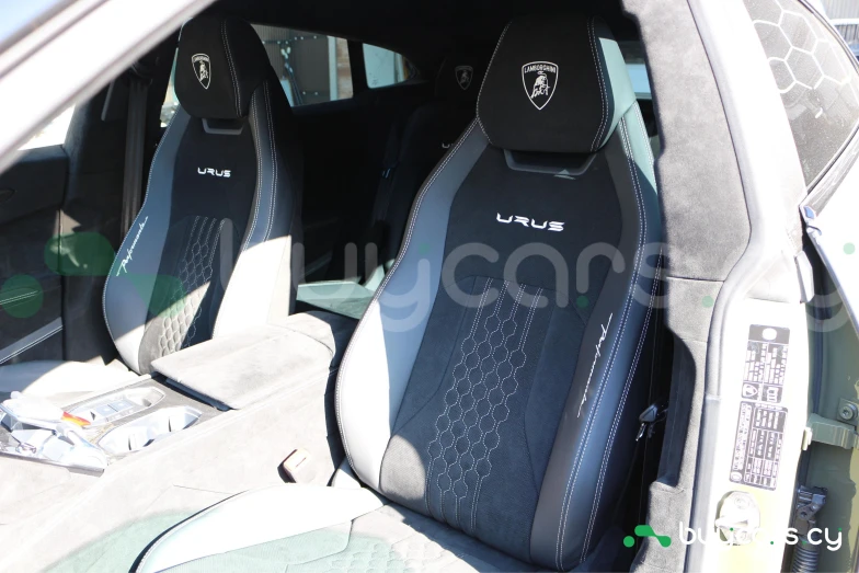 Lamborghini Urus Зеленый