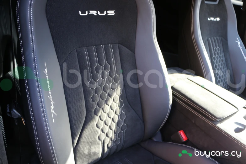 Lamborghini Urus Зеленый