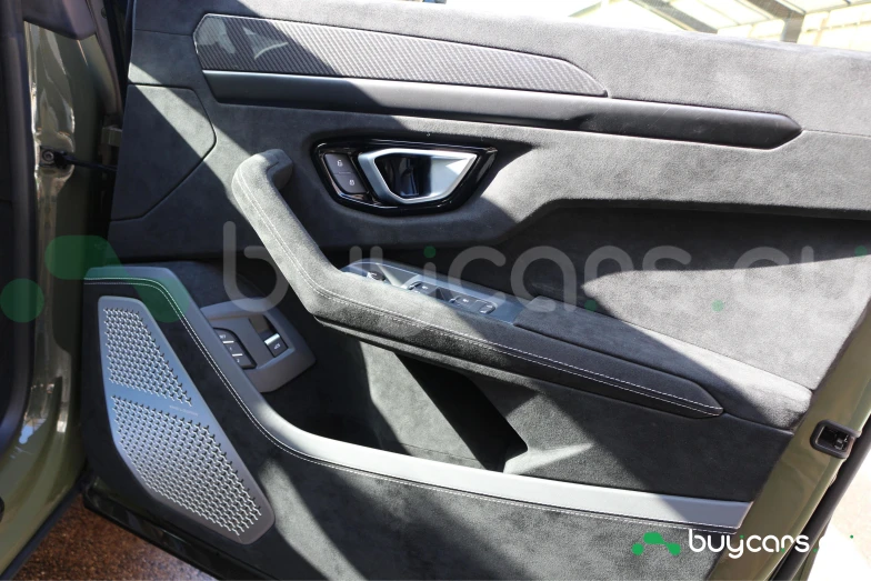 Lamborghini Urus Зеленый