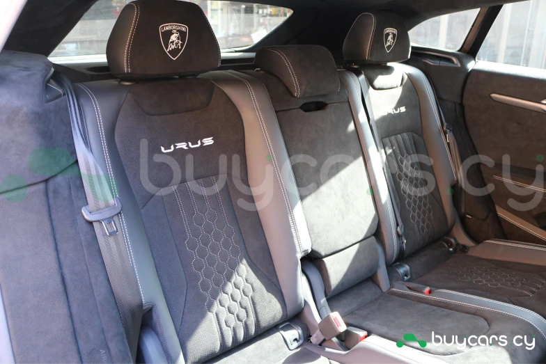 Lamborghini Urus Зеленый