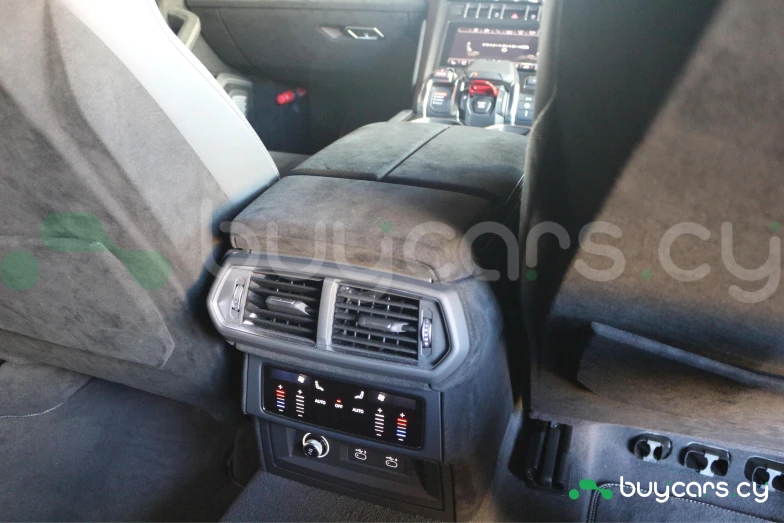 Lamborghini Urus Зеленый