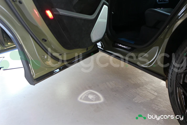 Lamborghini Urus Зеленый