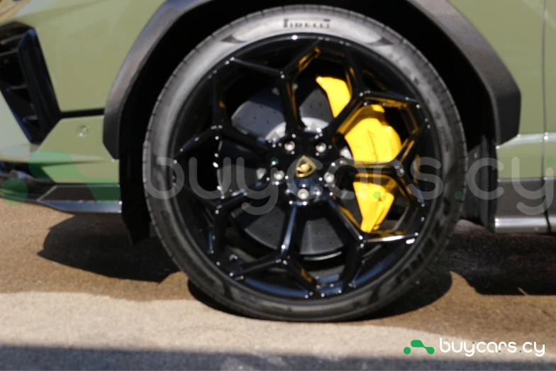 Lamborghini Urus Зеленый