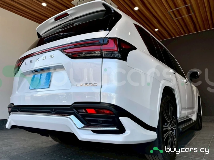 Lexus LX Белый
