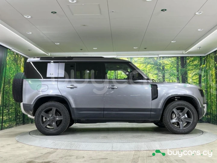 Land Rover Defender Серый