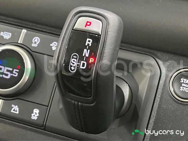 Land Rover Defender Серый