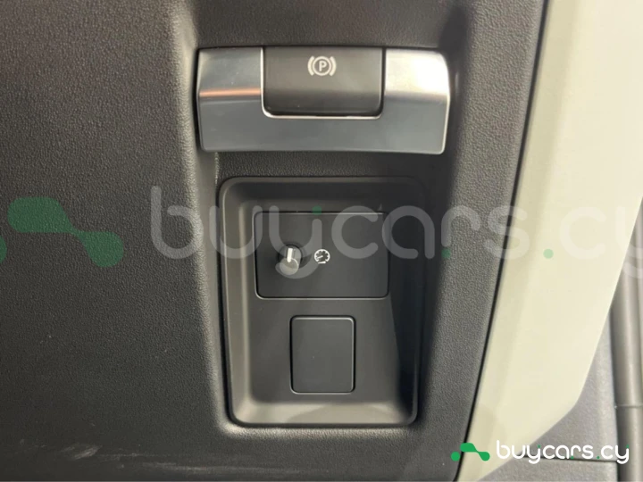 Land Rover Defender Серый