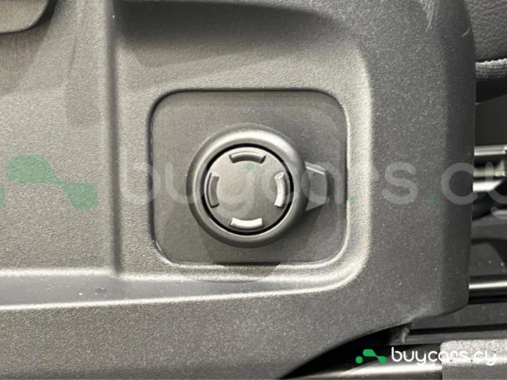 Land Rover Defender Серый