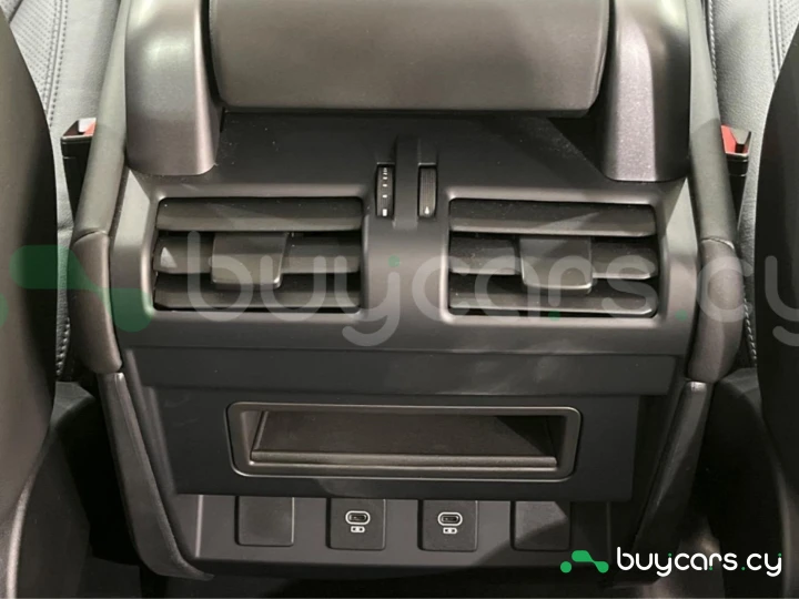 Land Rover Defender Серый