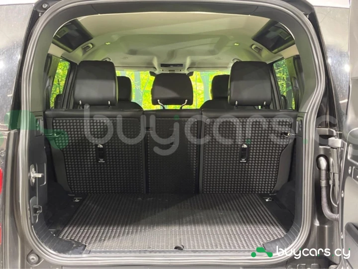 Land Rover Defender Серый