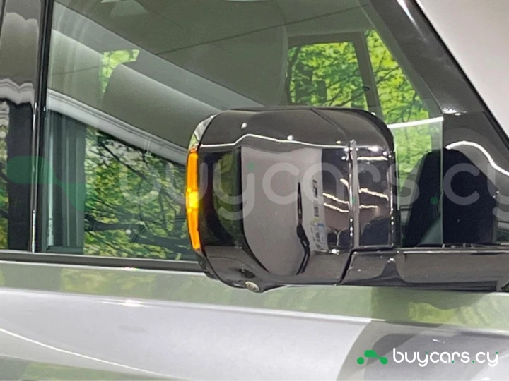 Land Rover Defender Серый