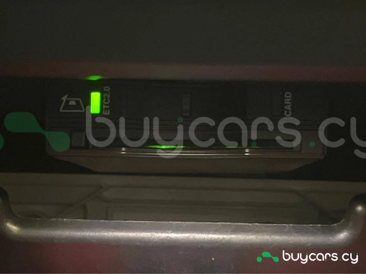 Land Rover Defender Серый