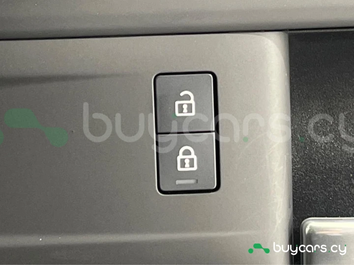 Land Rover Defender Серый