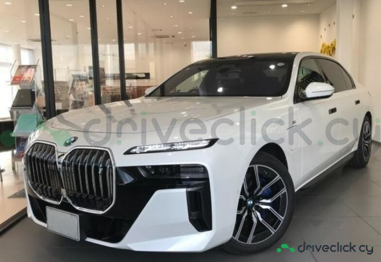 BMW i7 White