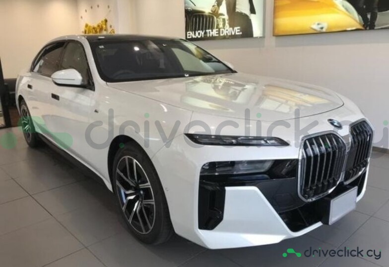 BMW i7 White