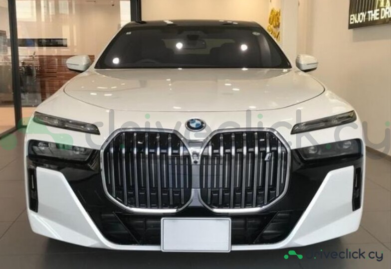 BMW i7 White