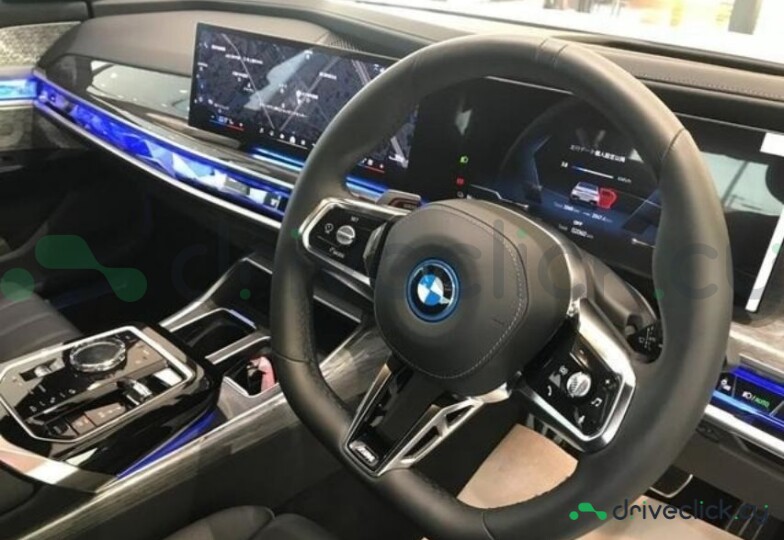 BMW i7 White