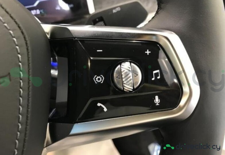 BMW i7 White