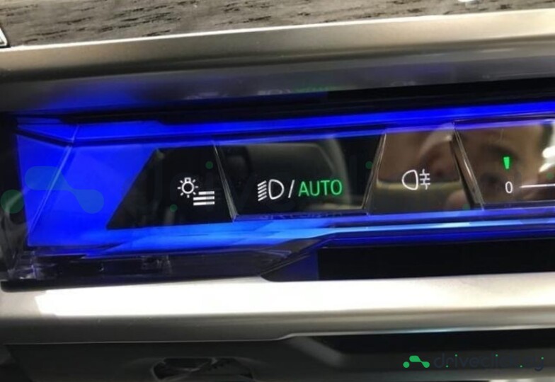 BMW i7 White