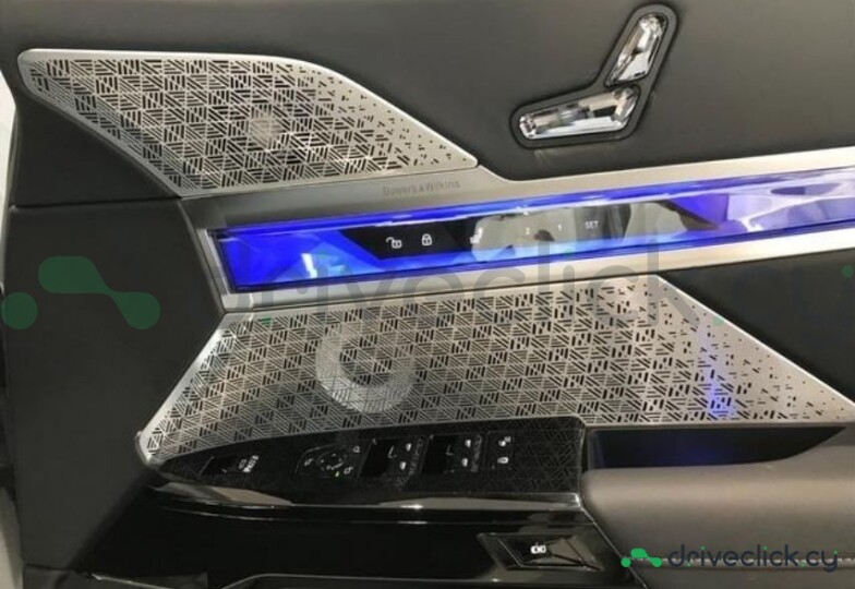 BMW i7 White