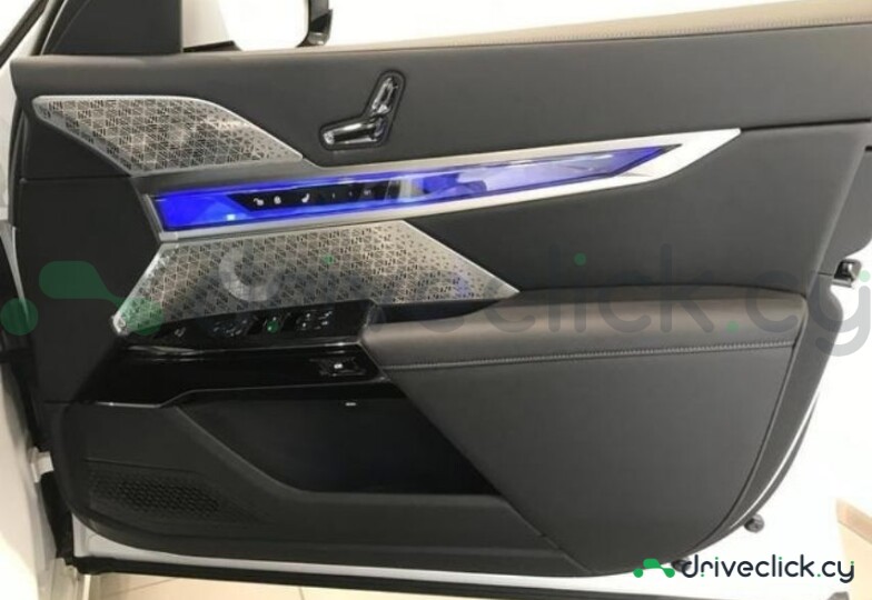 BMW i7 White
