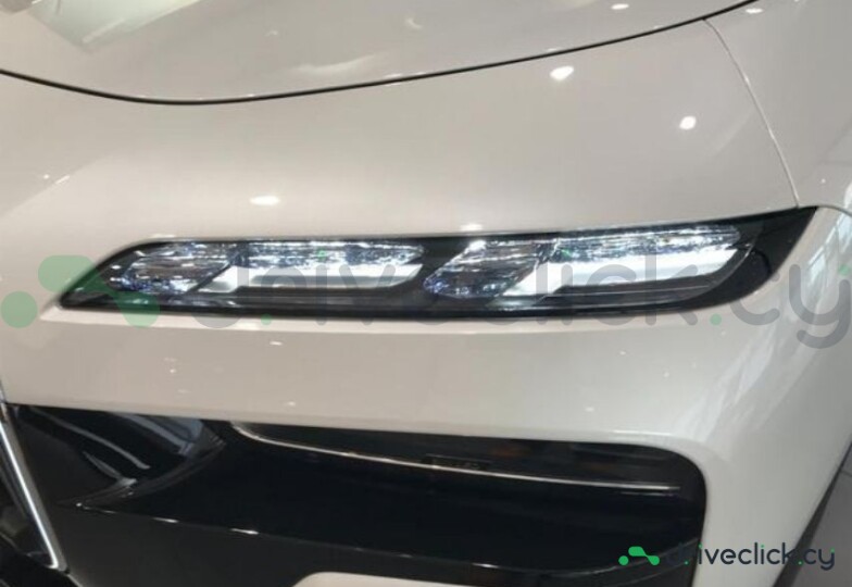 BMW i7 White