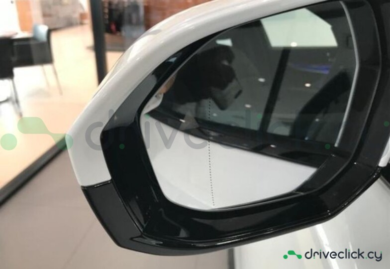 BMW i7 White