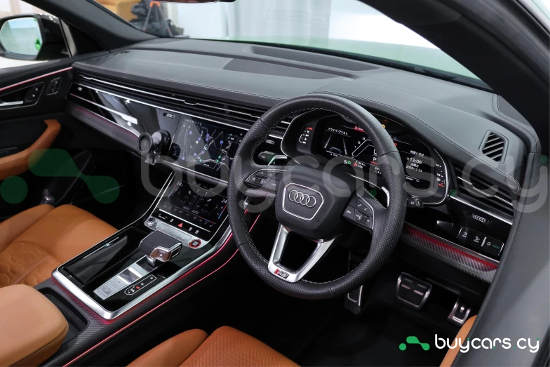 Audi RS Q8 Green
