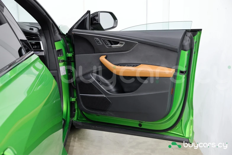 Audi RS Q8 Green