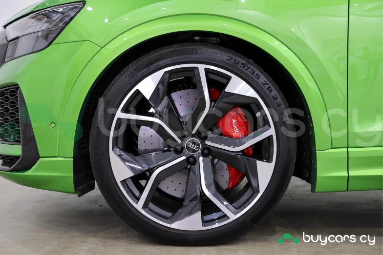 Audi RS Q8 Green