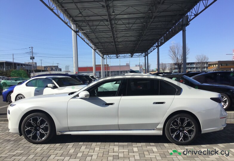 BMW 7 series White