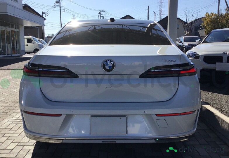 BMW 7 series White