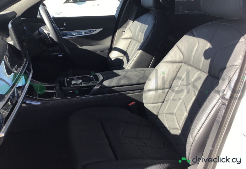 BMW 7 series White
