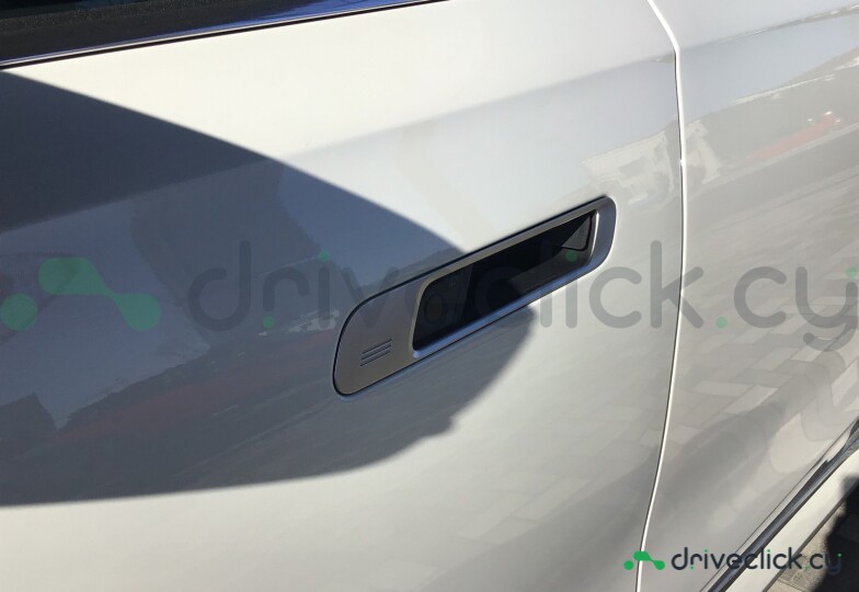 BMW 7 series White