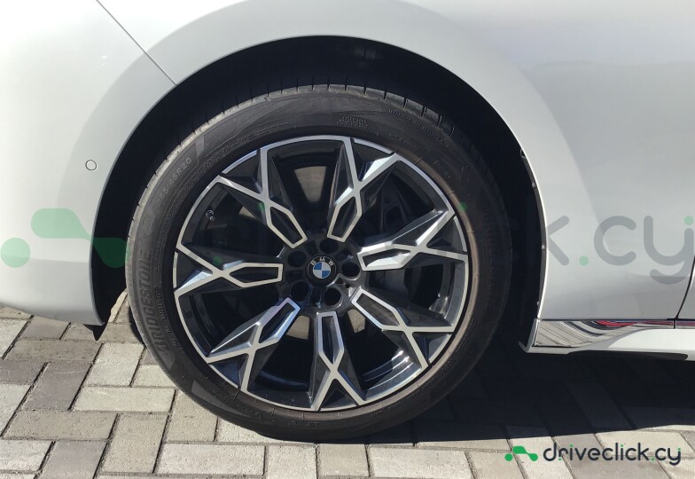 BMW 7 series White
