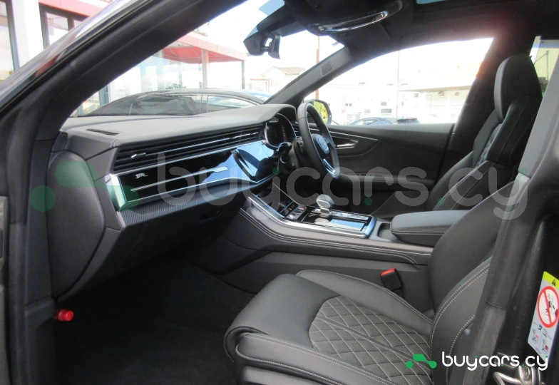 Audi SQ8 Черный