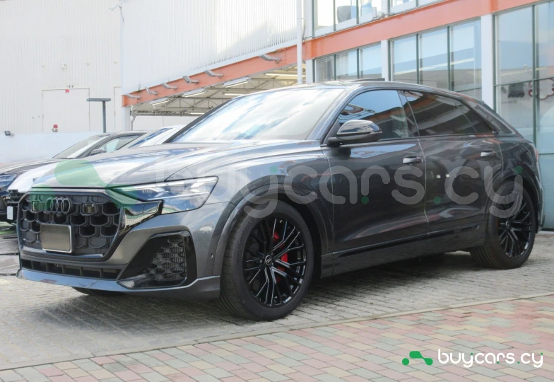 Audi SQ8 Черный