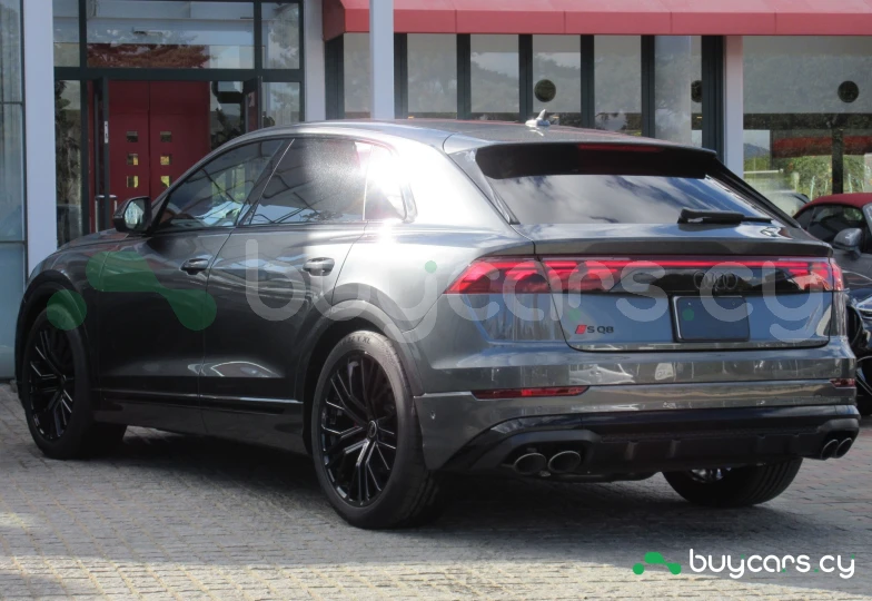 Audi SQ8 Черный