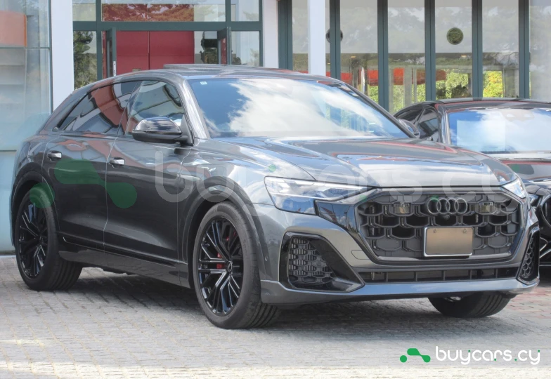 Audi SQ8 Черный