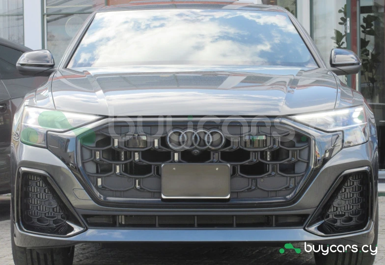 Audi SQ8 Черный